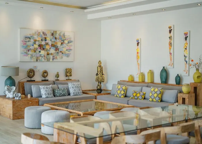 Villa Harlow: Stylish 3br - Centrally Located In Berawa
