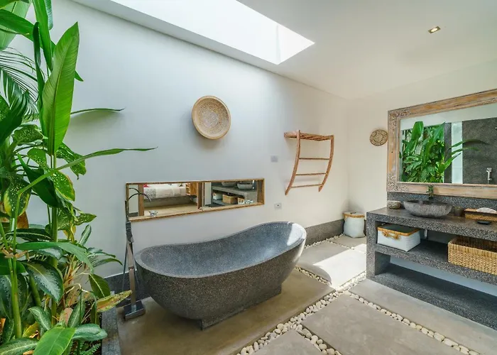 Villa Harlow: Stylish 3br - Centrally Located In Berawa *
