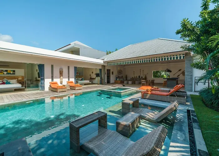 Villa Harlow: Stylish 3br - Centrally Located In Berawa