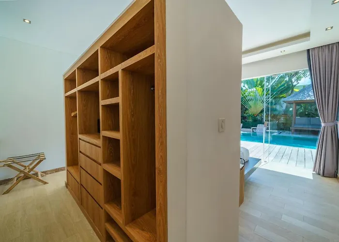 Harlow: Stylish 3br - Centrally Located In Berawa Villa *