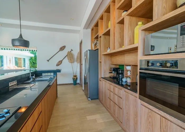 Villa Harlow: Stylish 3br - Centrally Located In Berawa