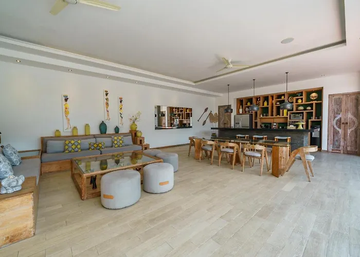 Harlow: Stylish 3br - Centrally Located In Berawa Canggu (Bali)