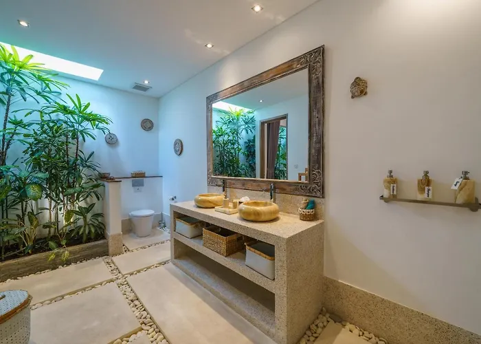 Harlow: Stylish 3br - Centrally Located In Berawa Canggu (Bali)