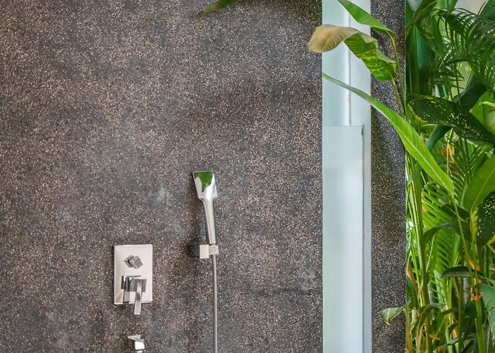 Harlow: Stylish 3br - Centrally Located In Berawa Villa Canggu (Bali)